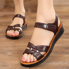 Women's PVC Flat Sandals with Horseshoe Metal