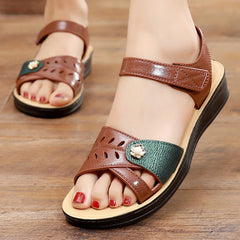 Women's PVC Flat Sandals with Horseshoe Metal