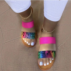 Slippers de sandale pour femmes colorées plates