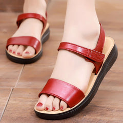 Women's PVC Flat Sandals with Horseshoe Metal