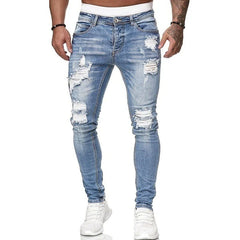 I nuovi pantaloni di denim si sono alzati da uomo