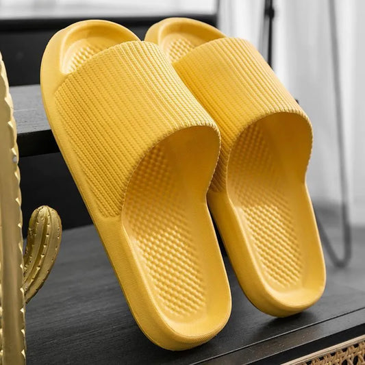 Slippers cool pour la maison, l'hôtel, les couples, la salle de bain, le plein air, les hommes et les femmes, les pantoufles cool avec une sensation de marche sur le caca