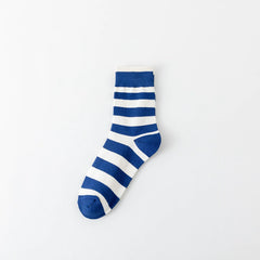 Marineblaue Socken Frauen mit mittlerer Röhren gestreiftes trendige Socken Brief lässige Baumwollsocken Männer und Frauen Paar Socken