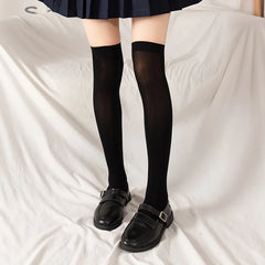 Summer Kawaii Girl Fil Calf Stockages Velvet Femmes tube longs chaussettes en noir et blanc jk uniforme japonais mignon sur les chaussettes du genou.