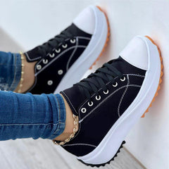 Low Top Leinwand Sneaker von Frauen mit dicker Sohle