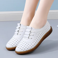 Chaussures blanches à fond doux Femmes Hollow Mom chaussures petites chaussures en cuir chaussures de pois décontractés femmes plus taille