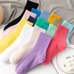 Harajuku Sport Socks Femmes Couleur solide Étudiant étudiant à skate confortable Cadeaux de Noël Coton chaussettes blanches