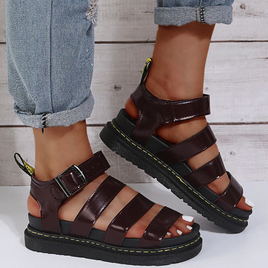 Summer Streetwear Martens Buty Kobiety płaskie Sandały Platforma Kobiety miękki skórzany swobodny otwarte palce gęste dolne kliny buty