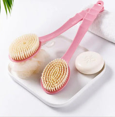 Brosse de bain avec une longue poignée, une fourrure douce et un massage