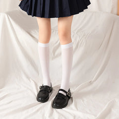 Summer Kawaii Girl Fil Calf Stockages Velvet Femmes tube longs chaussettes en noir et blanc jk uniforme japonais mignon sur les chaussettes du genou.