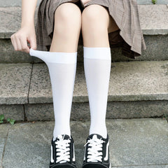 Summer Kawaii Girl Fil Calf Stockages Velvet Femmes tube longs chaussettes en noir et blanc jk uniforme japonais mignon sur les chaussettes du genou.