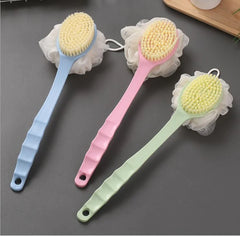 Brosse de bain avec une longue poignée, une fourrure douce et un massage