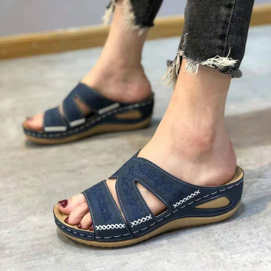 Vintage Blumendruckkeilsandalen